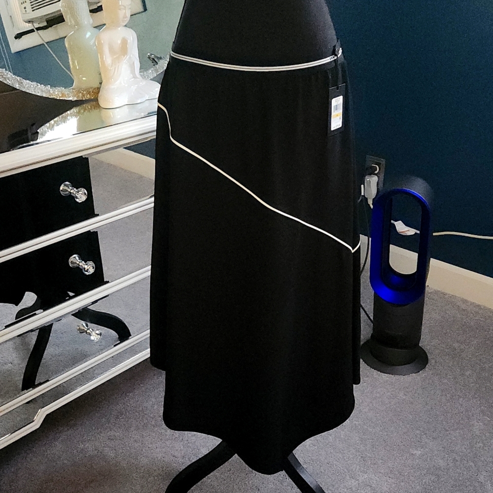 NWT DKNY black skirt